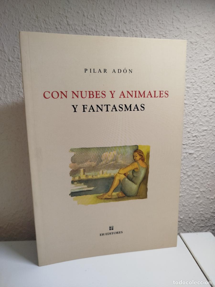 Libri di seconda mano: Con nubes y animales y fantasmas - Ad&oacute;n, Pilar.