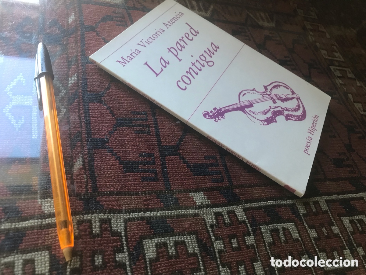 Livros em segunda m&atilde;o: La pared contigua. Mar&iacute;a Victoria Atencia. Poes&iacute;a Hiperi&oacute;n n&ordm; 138