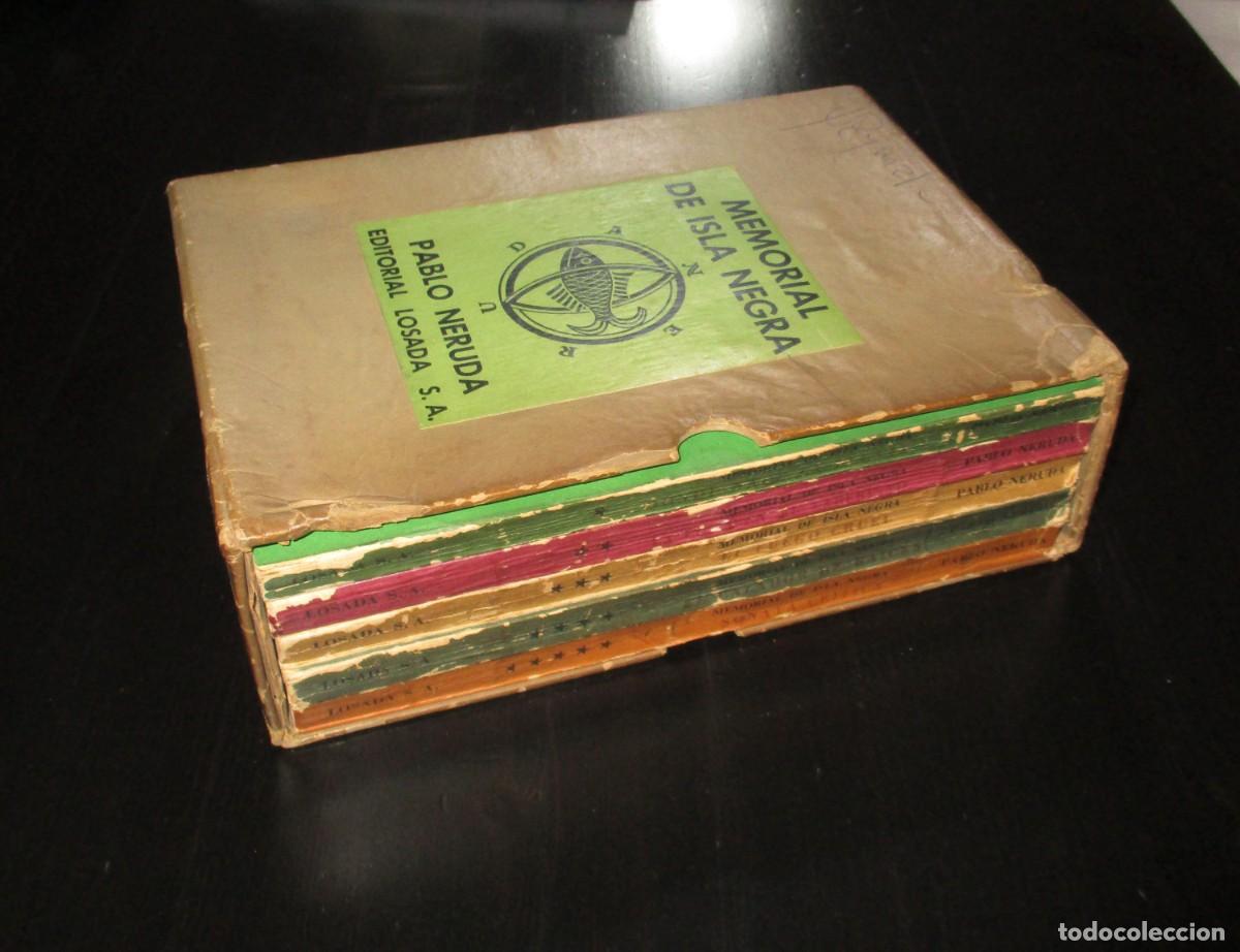 Libros de segunda mano: MEMORIAL DE ISLA NEGRA. PABLO NERUDA. LOSADA, 1964. COMPLETO. CINCO LIBROS CON ESTUCHE ORIGINAL.