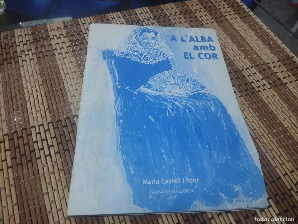 Libros de segunda mano: A L'ALBA AMB EL COR / DEDICAT I FIRMAT PER L'AUTORA MARIA CASTELL I FONT / PALMA DE MALLORCA 2000