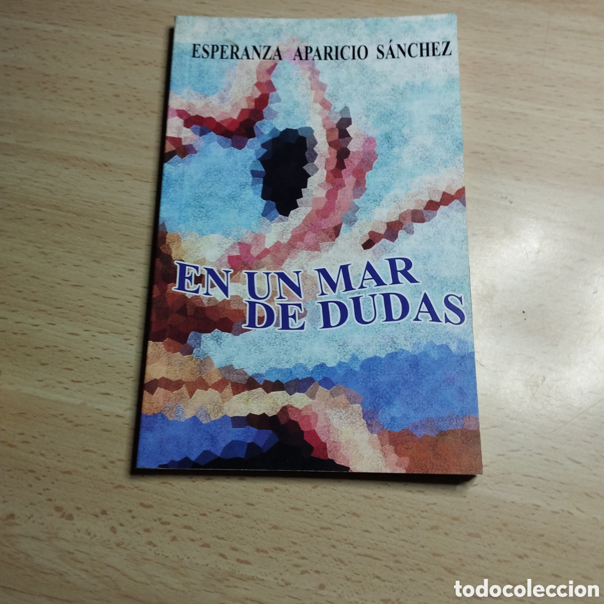 Libros de segunda mano: En un mar de dudas. ( Poes&iacute;a). Esperanza Aparicio S&aacute;nchez. 2004. Autoeditado. Granada.
