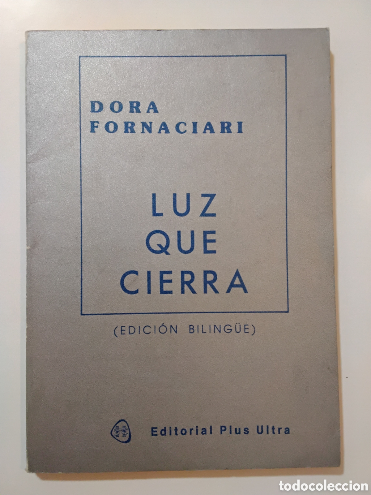 Libros de segunda mano: Dora Fornaciari &ndash; Luz que cierra &ndash; Primera Edici&oacute;n &ndash; Firmado y dedicado &ndash; Ed. Plus Ultra &ndash; 1986