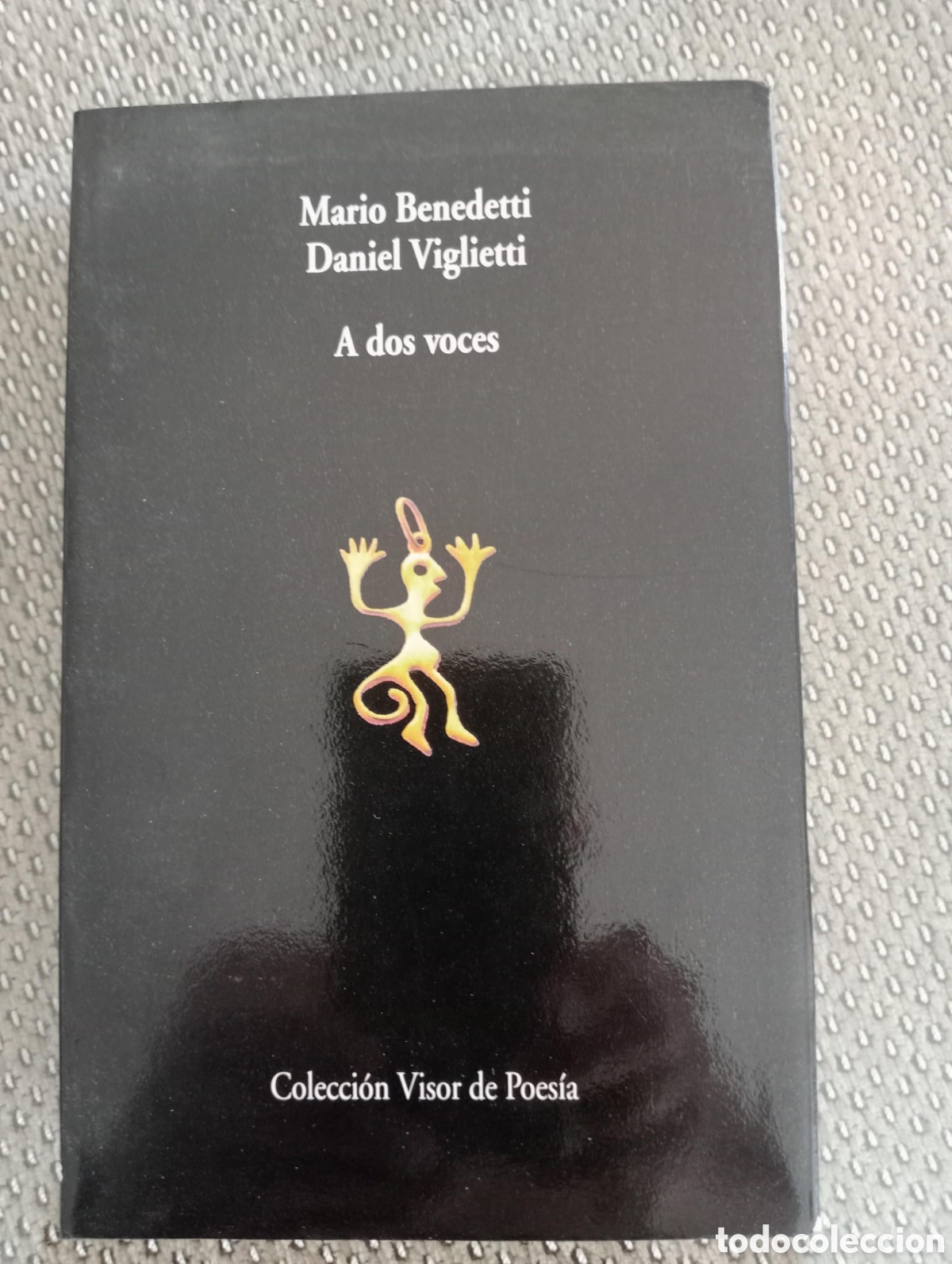 Libros de segunda mano: A dos voces / Mario Benedetti y Daniel Viglietti. Col Visor de poes&iacute;a, 323
