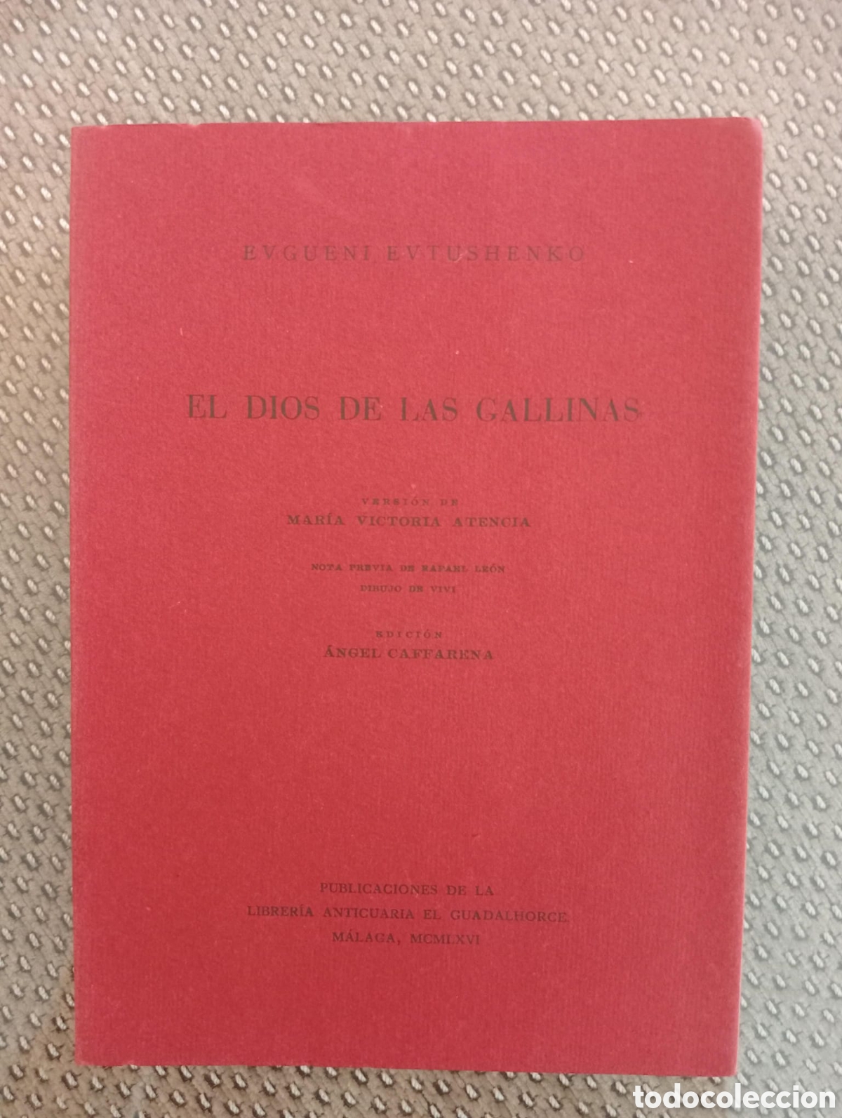 Libros de segunda mano: El dios de las gallinas / Evgueni Evtushnko, versi&oacute;n de Mar&iacute;a Victoria Atencia