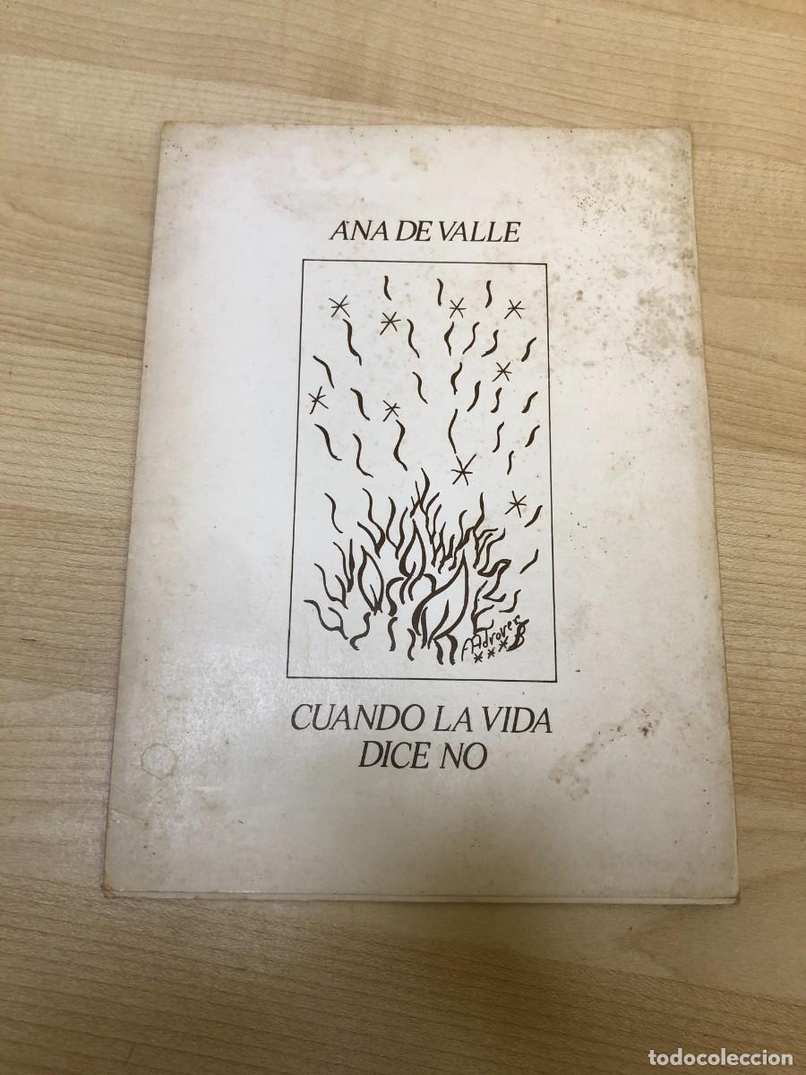 Libros de segunda mano: Ana de Valle Cuando la vida dice no Poes&iacute;a ejemplar dedicado y firmado por la autora 1981