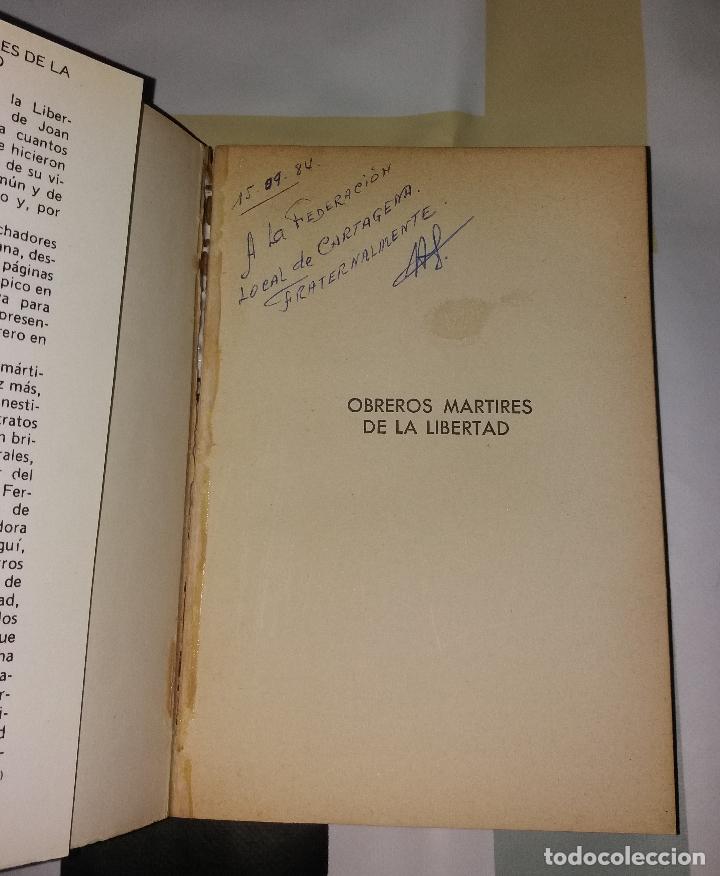Libros de segunda mano: Libro. Obreros mártires de la libertad. Joan Llarch, Producciones editoriales, 1978, firmado - Foto 2 - 105315151