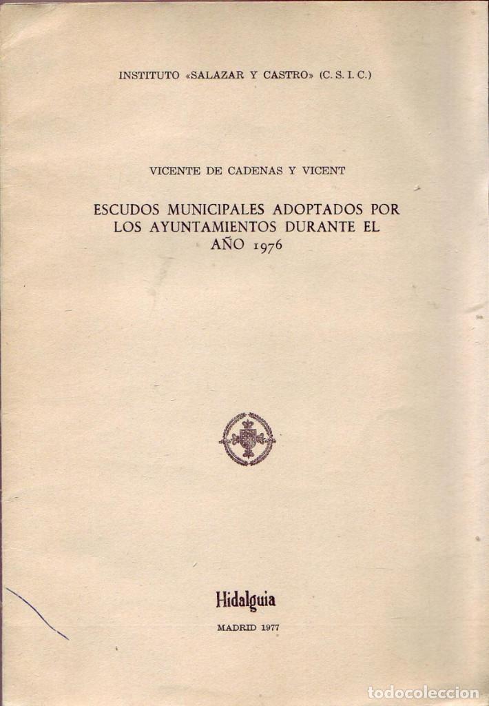 Libri di seconda mano: ESCUDOS MUNICIPALES ADOPTADOS POR LOS AYUNTAMIENTOS DURANTE EL A&Ntilde;O 1976. Vicente de  Cadenas