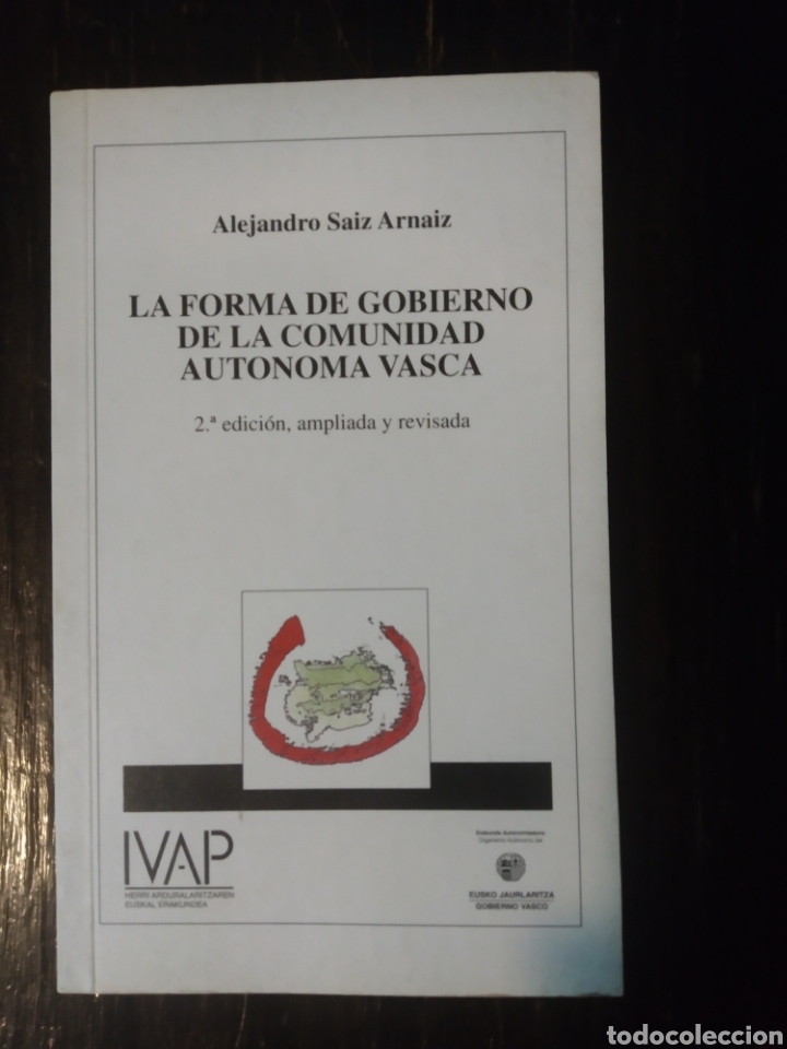 Gebrauchte B&uuml;cher: La forma de gobierno de la Comunidad Autonoma Vasca. Saiz Arnaiz, Alejandro. IVAP. O&Ntilde;ATI, 1995