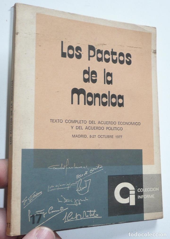 Libros de segunda mano: Los pactos de la Moncloa (1977) - Foto 1