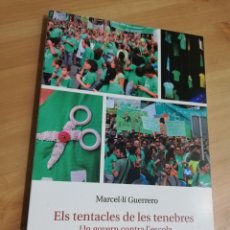 Libros de segunda mano: ELS TENTACLES DE LES TENEBRES. UN GOVERN CONTRA L'ESCOLA (MARCEL.LÍ GUERRERO)
