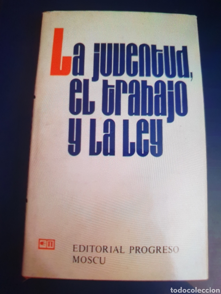 Libros de segunda mano: LA JUVENTUD, EL TRABAJO Y LA LEY EDITORIAL PROGRESO MOSC&Uacute; IMPRESO EN LA URSS