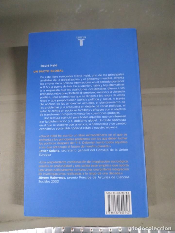 Libros de segunda mano: Un Pacto Global - Davild Held. Taurus - Foto 2