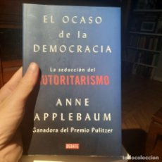 Libros de segunda mano: EL OCASO DE LA DEMOCRACIA, ANNE APPLEBAUM. Lote 361682945