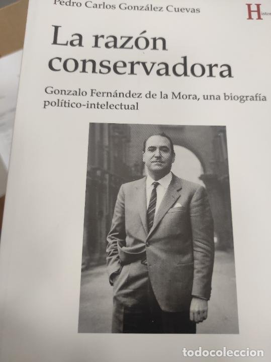 Carlos González, Libros y Biografía