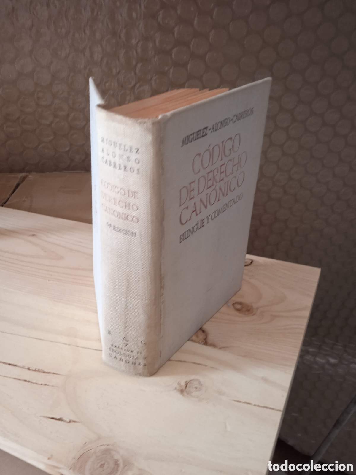 Libros de segunda mano: C&oacute;digo de derecho can&oacute;nico. Biling&uuml;e y comentado - Foto 2
