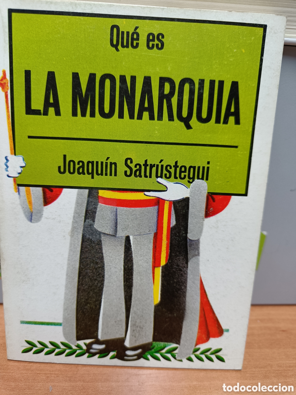 Libros de segunda mano: QU&Eacute; ES LA MONARQU&Iacute;A. JOAQU&Iacute;N SATR&Uacute;STEGUI. - Foto 1
