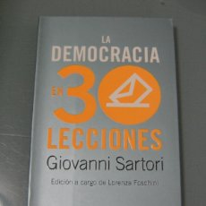Libros de segunda mano: LA DEMOCRACIA EN 30 LECCIONES - GIOVANNI SARTORI.