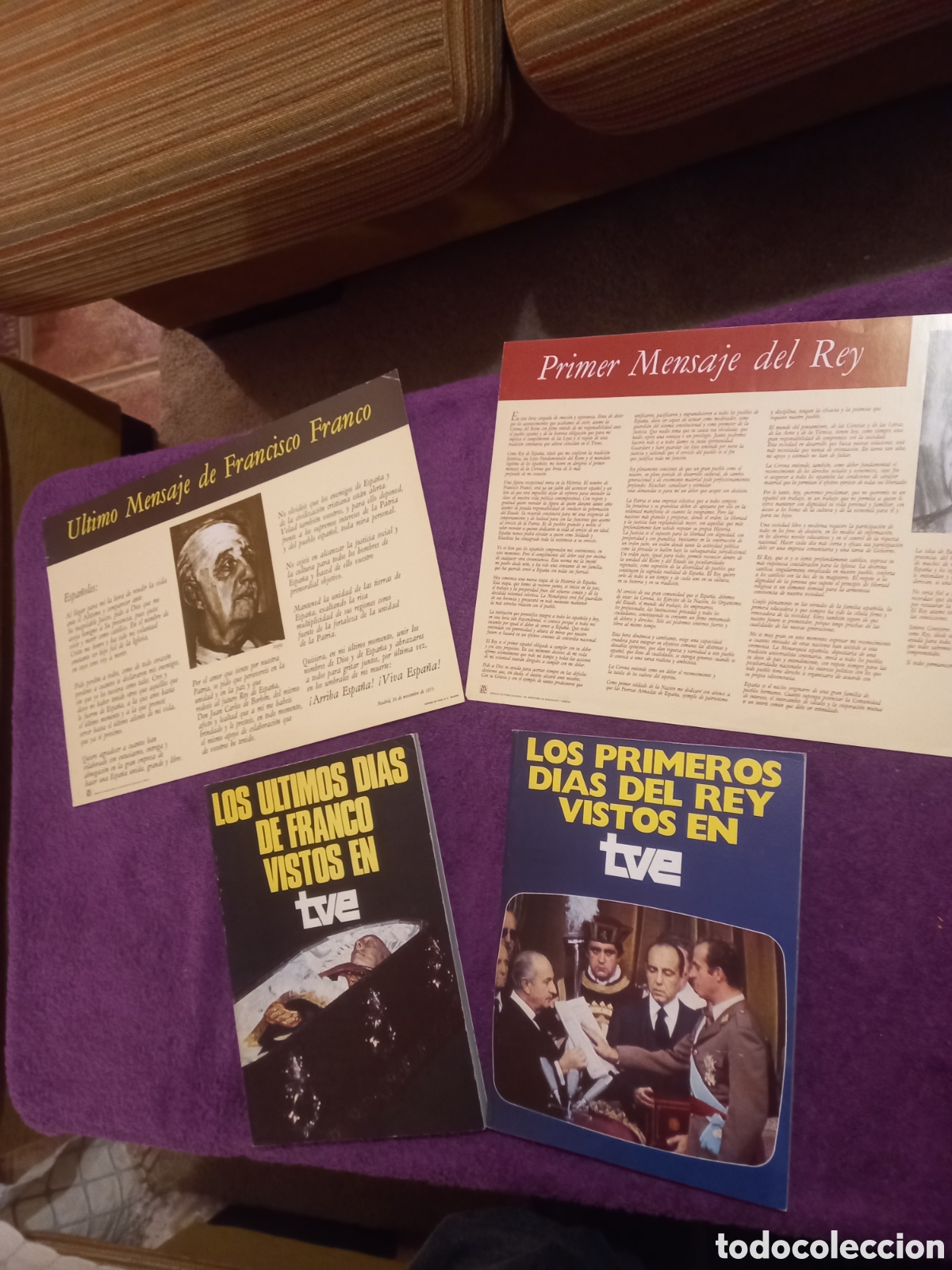 Second hand books: Lote de dos libros sobre Franco y el Rey y laminas de &uacute;ltimo mensaje Franco y primero del rey.