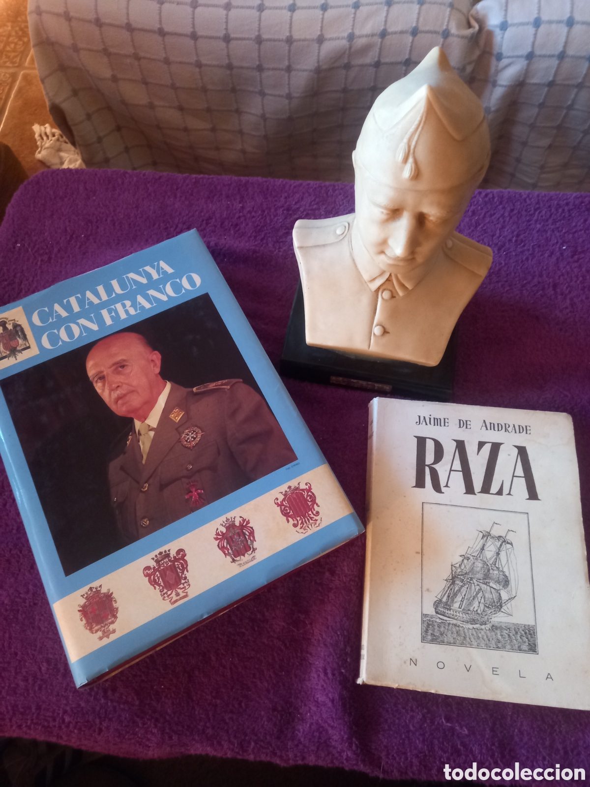 Libros de segunda mano: Catalu&ntilde;a con Franco/ Raza/ Busto de Francisco Franco.