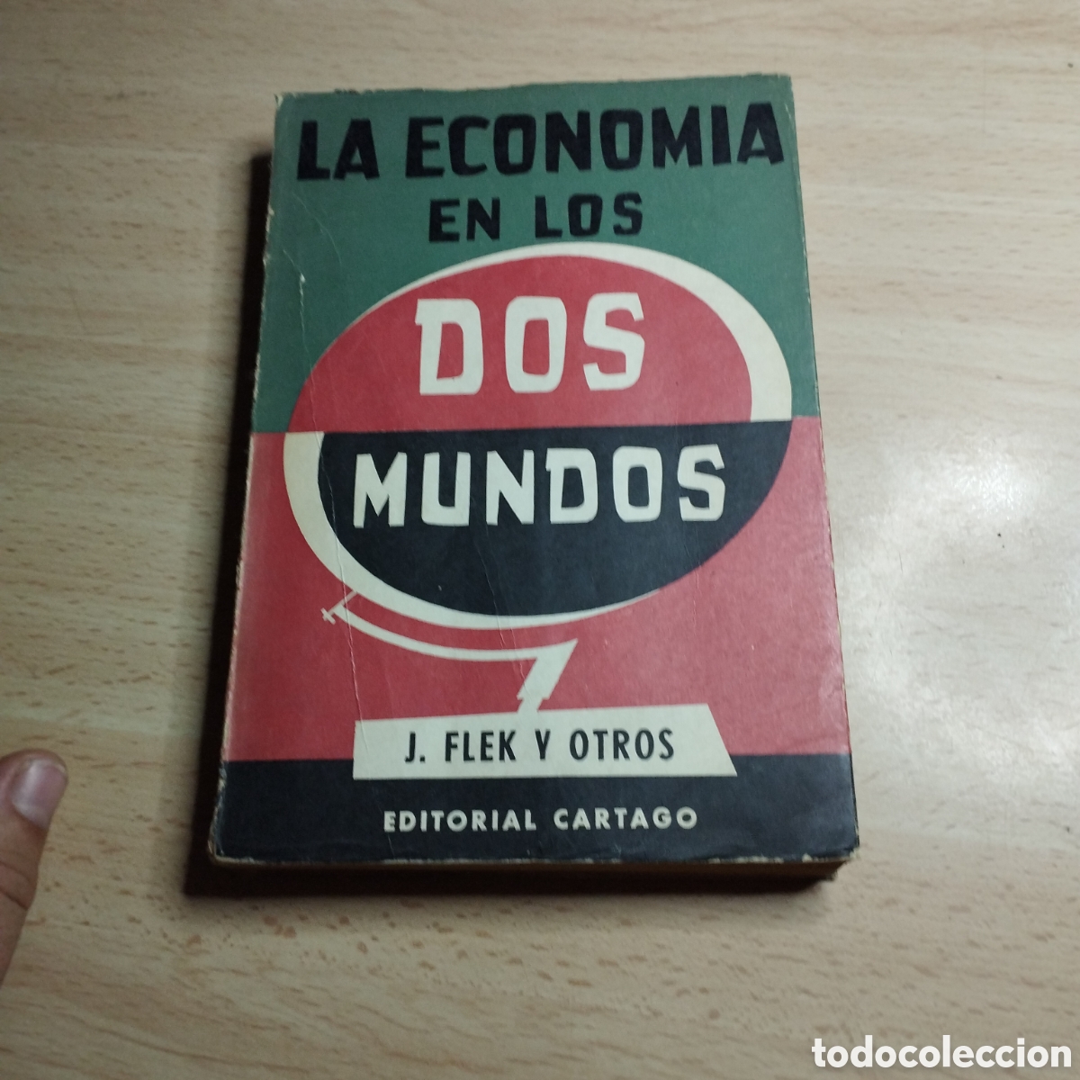 Second hand books: La econom&iacute;a en los dos mundos. J.Flek y otros. 1965. Editorial Cartago. Argentina.