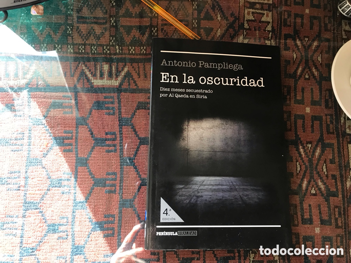 Gebrauchte B&uuml;cher: En la oscuridad. Antonio Pampliega. Pen&iacute;nsula