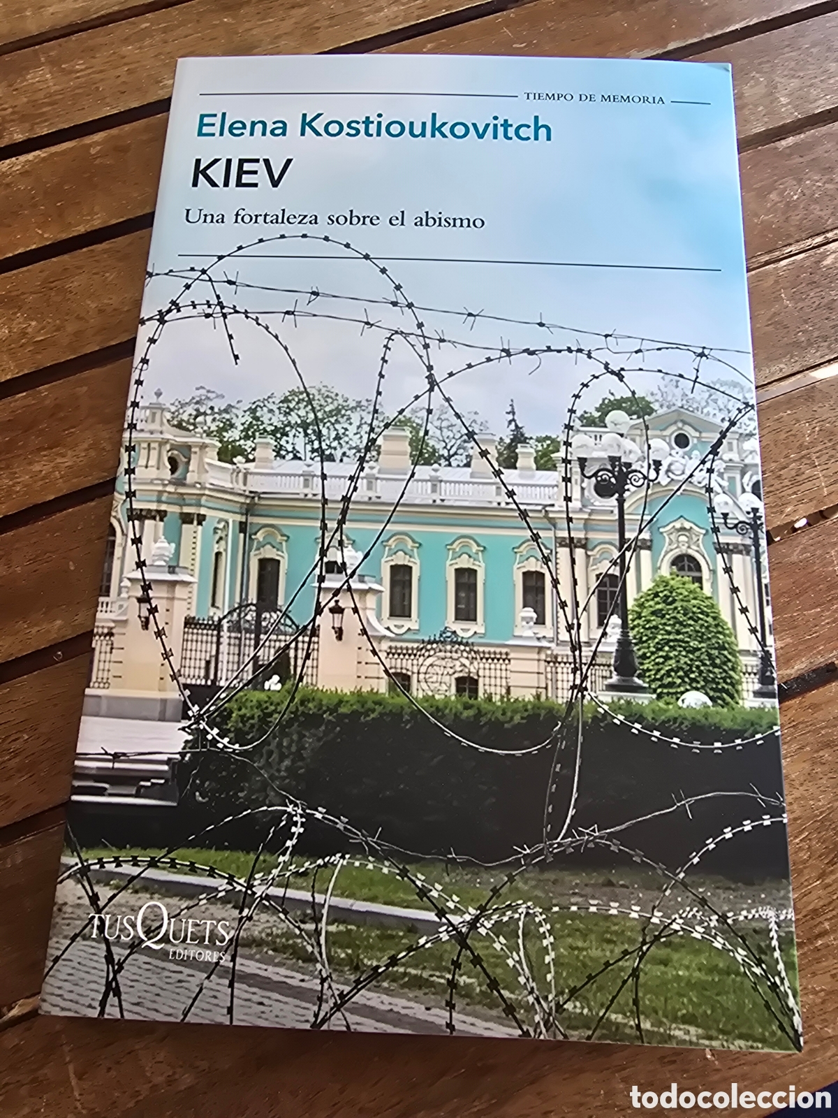 Gebrauchte B&uuml;cher: Kiev Una fortaleza sobre el abismo Elena Kostioukovitch TUSQUETS 2026 novela guerra ucrania Rusia