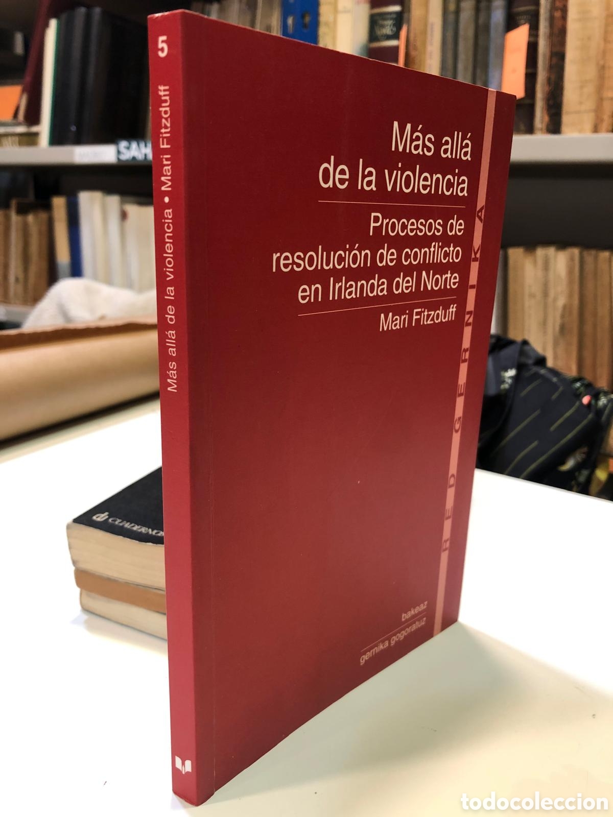 Libros de segunda mano: Mas all&aacute; de la violencia. Procesos de resoluci&oacute;n de conflicto en Irlanda del Norde - Mari Fitzduff
