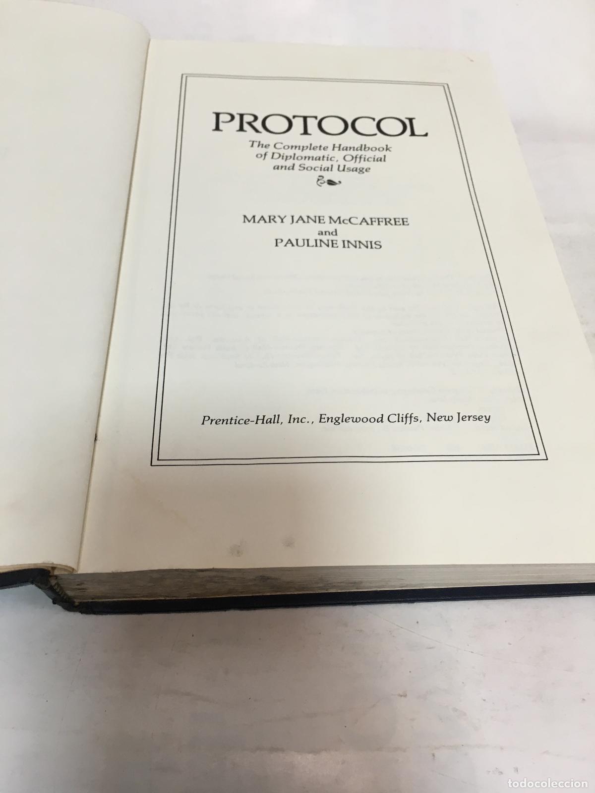 Libri di seconda mano: Protocol - McCaffree, Innis