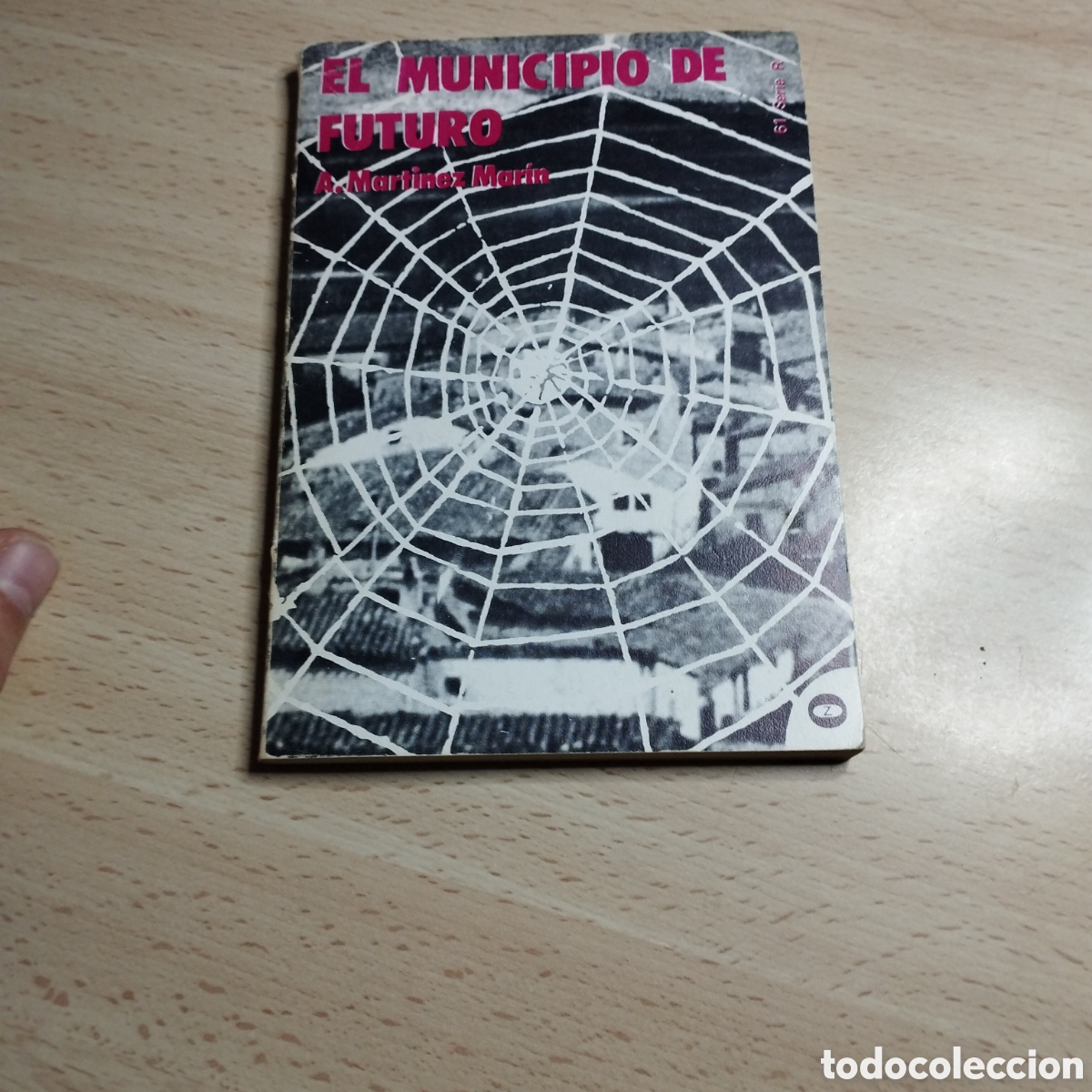 Libros de segunda mano: El municipio del futuro. A. Mart&iacute;nez Mar&iacute;n. 1975. Zero. Lee y discute R61