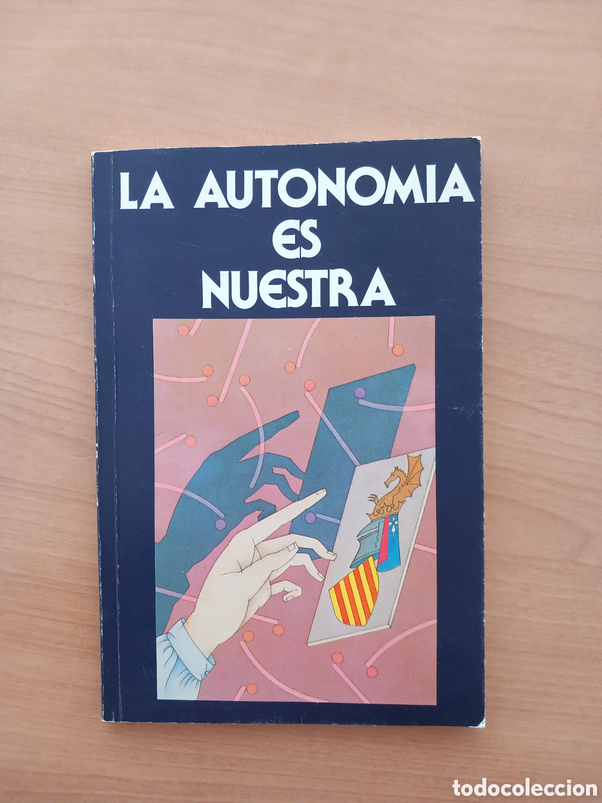 Libros de segunda mano: La autonomia es nuestra. Edicion biling&uuml;e