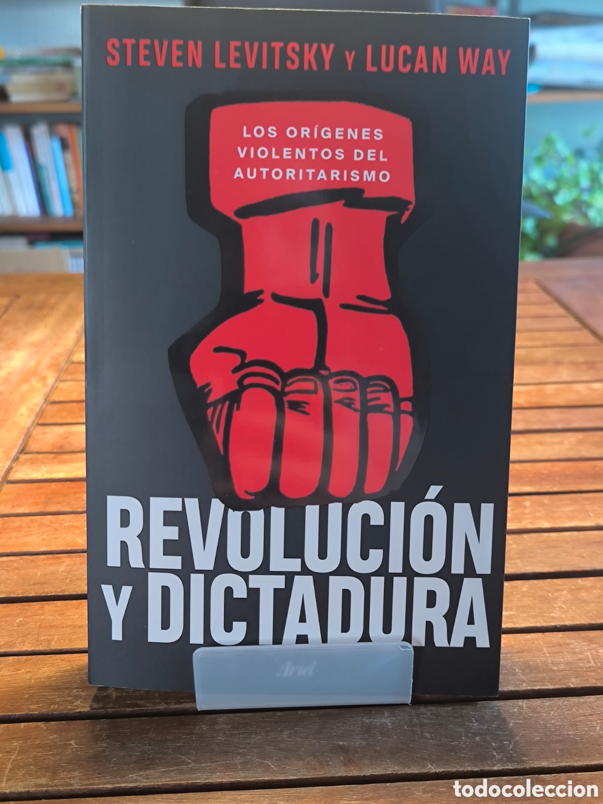 Libros de segunda mano: Revoluci&oacute;n y dictadura Los or&iacute;genes violentos del autoritarismo Steven Levitsky 2025