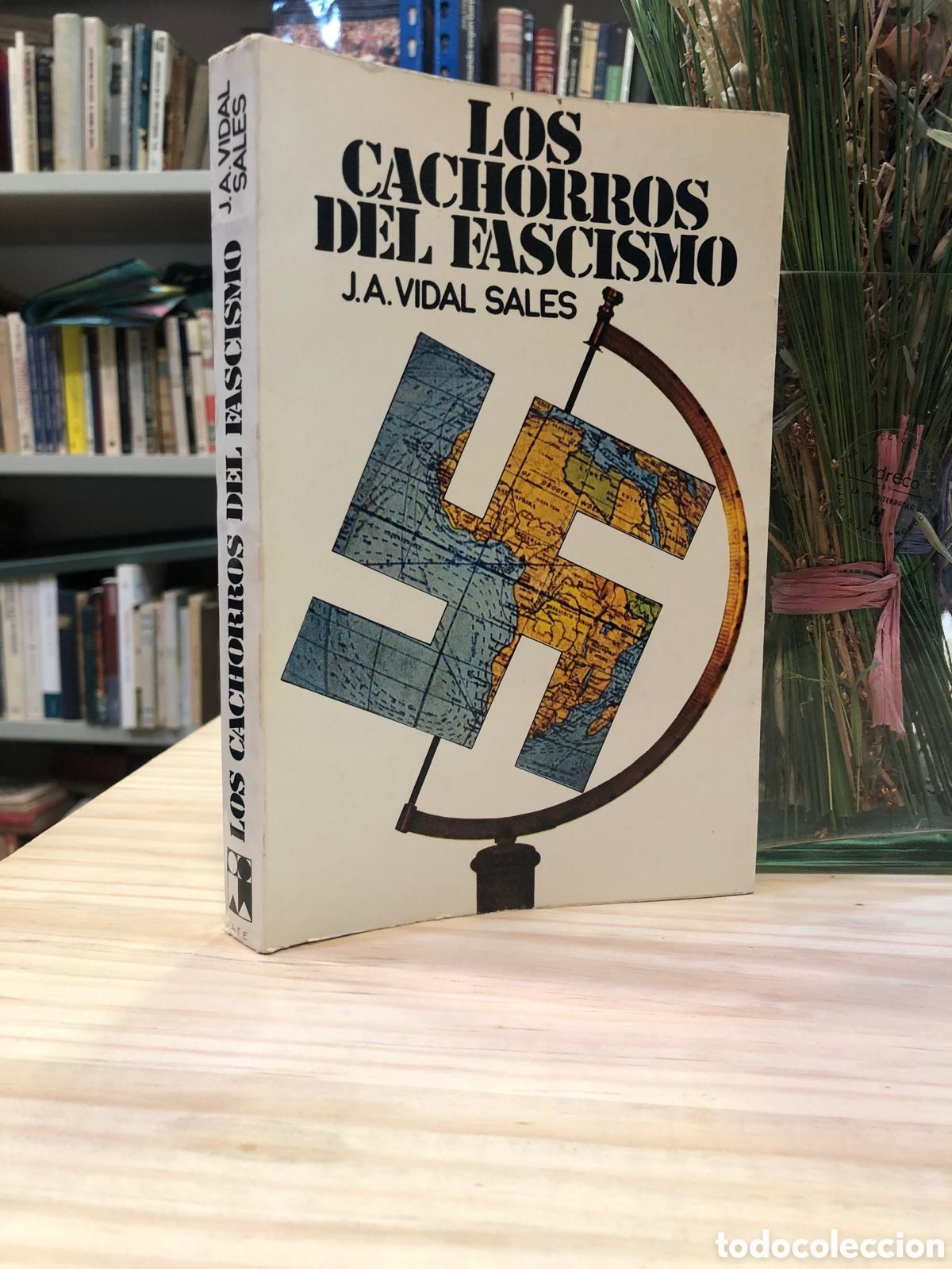 Livros em segunda m&atilde;o: Los cachorros del fascismo - J. A. Vidal Sales