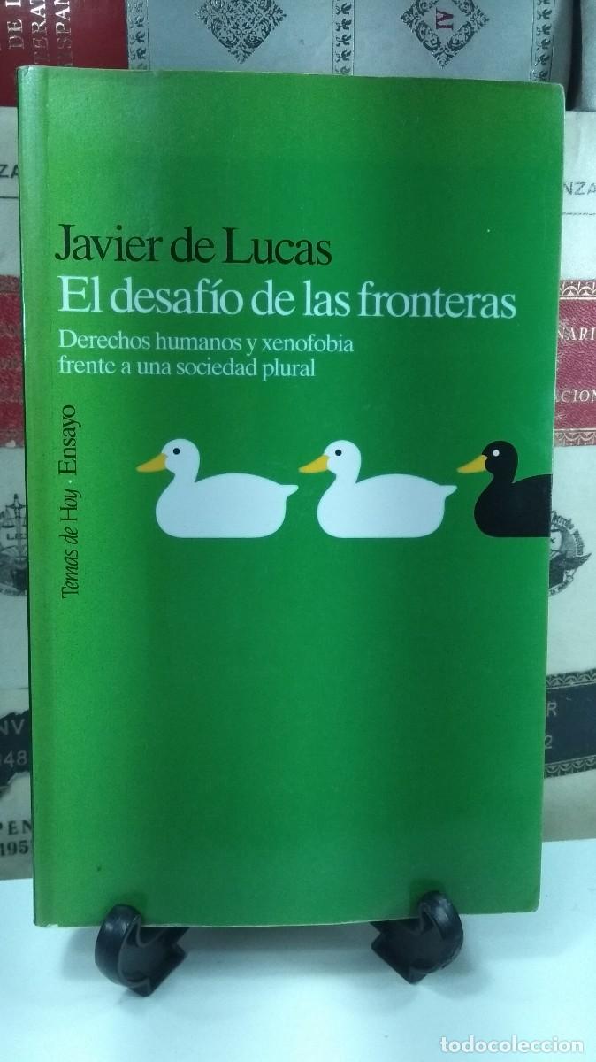 Libros de segunda mano: EL DESAF&Iacute;O DE LAS FRONTERAS. Derechos humanos y xenofobia frente a una sociedad. Javier de Lucas