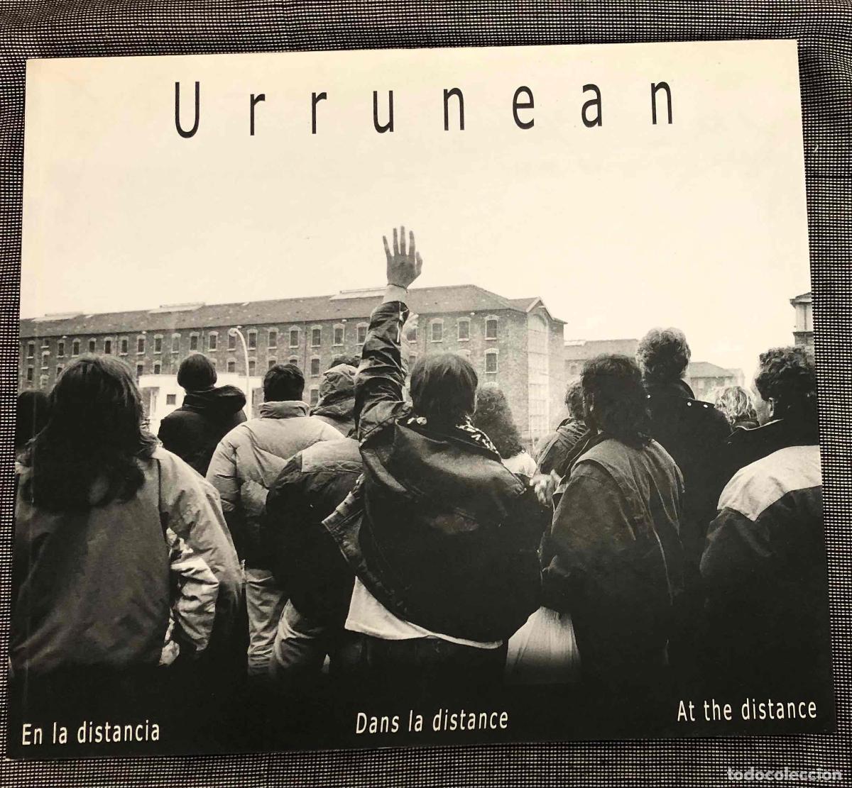 Libros de segunda mano: URRUNEAN. EN LA DISTANCIA DANS LA DISTANCE AT THE DISTANCE. JP 2000