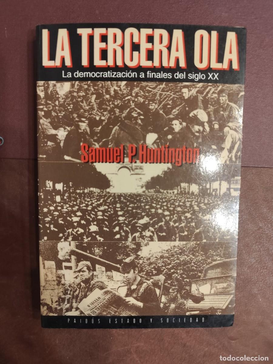 Libros de segunda mano: Samuel P Huntington. LA TERCERA OLA. LA DEMOCRATIZACI&Oacute;N A FINALES DEL SIGLO XX.