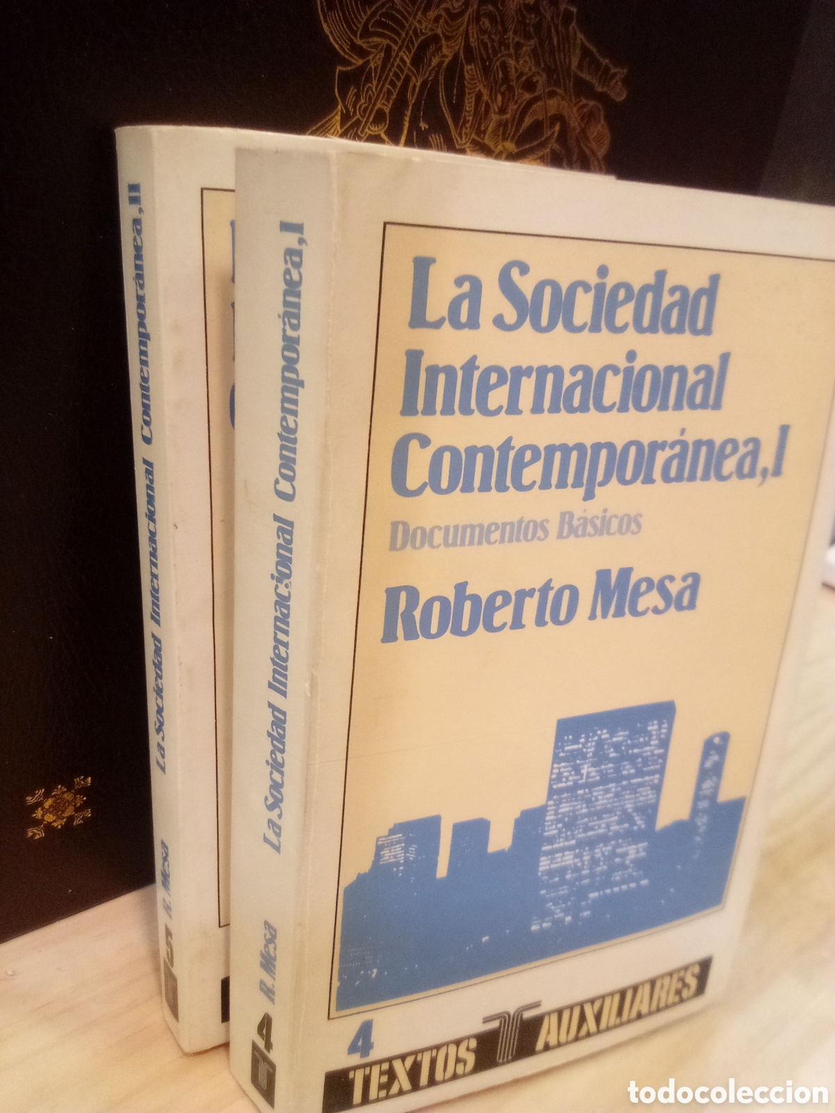Libros de segunda mano: Roberto Mesa. La Sociedad Internacional Contempor&aacute;nea. 2 Vols.