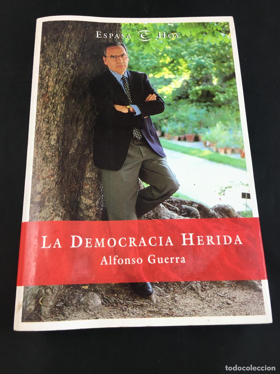 Libros de segunda mano: La democracia herida. Alfonso Guerra. Autografiado.