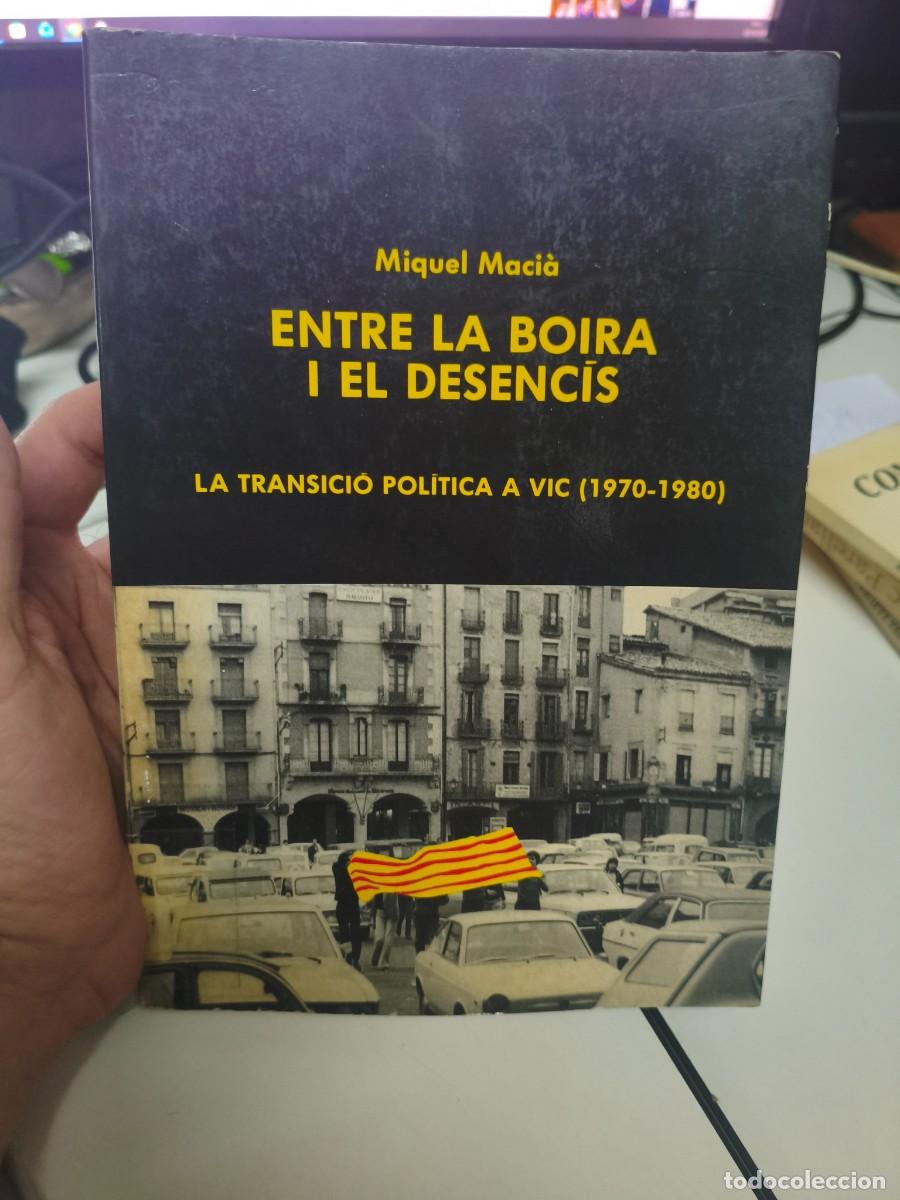 Libros de segunda mano: ENTRE LA BOIRA I EL DESENC&Iacute;S. La tranici&oacute; pol&iacute;tica a Vic (1970-1980) - Maci&agrave;, Miquel
