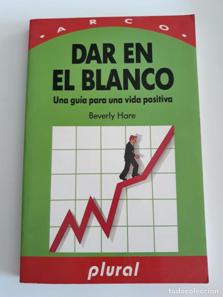 Libros de segunda mano: DAR EN EL BLANCO: C&Oacute;MO ACTUAR POSITIVAMENTE - Foto 1