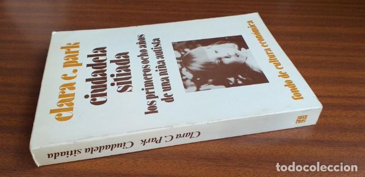Libros de segunda mano: Ciudadela sitiada --- Clara C. Park - Foto 2