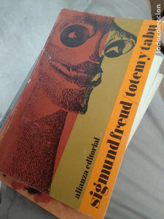 Libros de segunda mano: T&oacute;tem y Tab&uacute; - Sigmund Freud - Foto 1