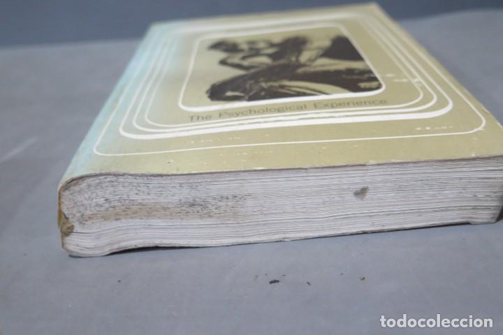 Libros de segunda mano: Being human. The psychological experience - Foto 2