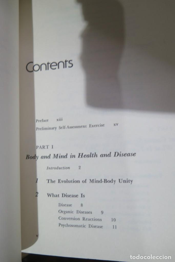 Libros de segunda mano: Controlling Stress and Tension. A Holistic Approach - Foto 2