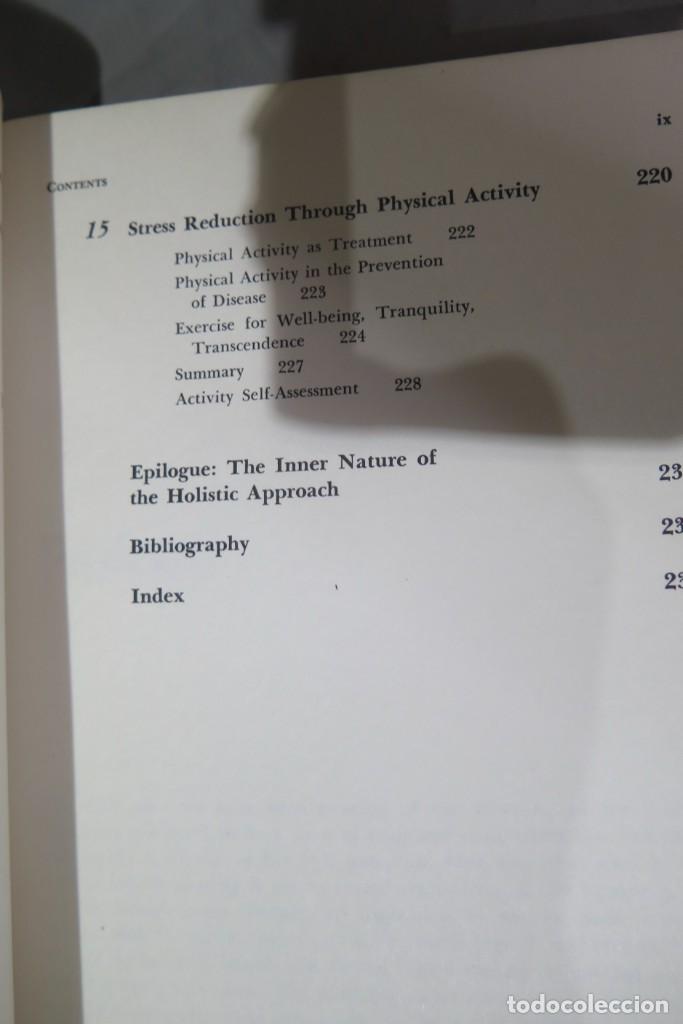 Libros de segunda mano: Controlling Stress and Tension. A Holistic Approach - Foto 6