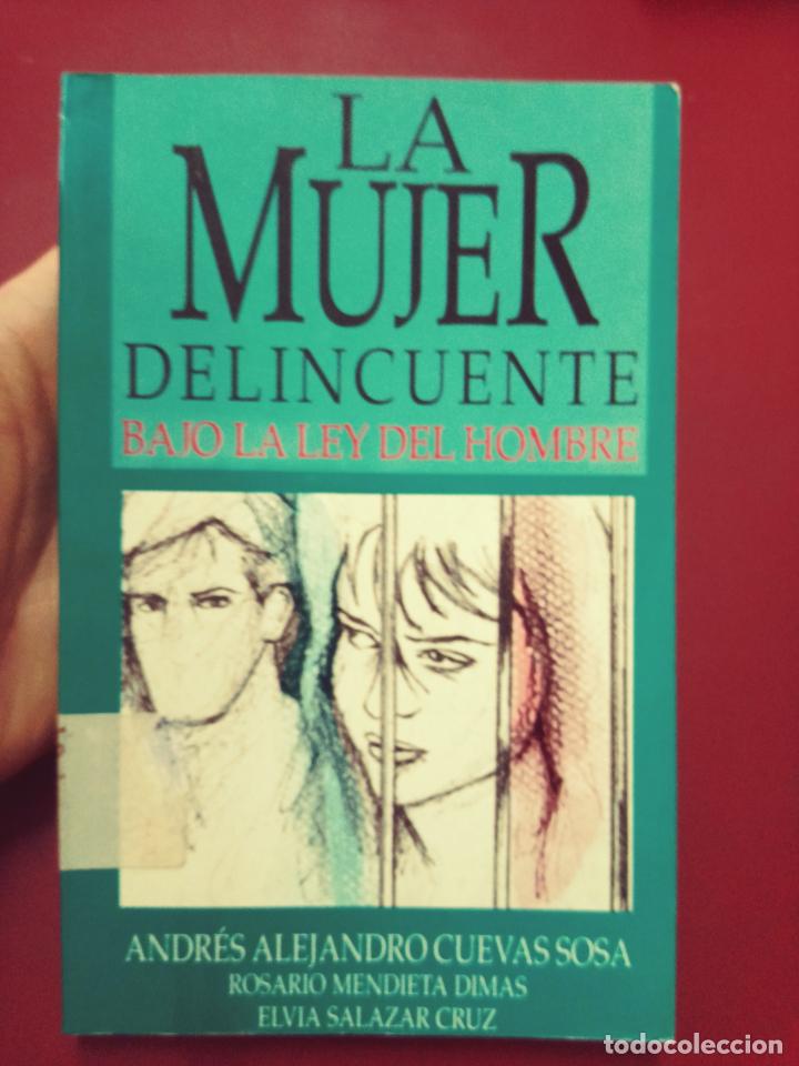 Libros de segunda mano: VV.AA.: La mujer delincuente bajo la ley del hombre (EXPURGO)