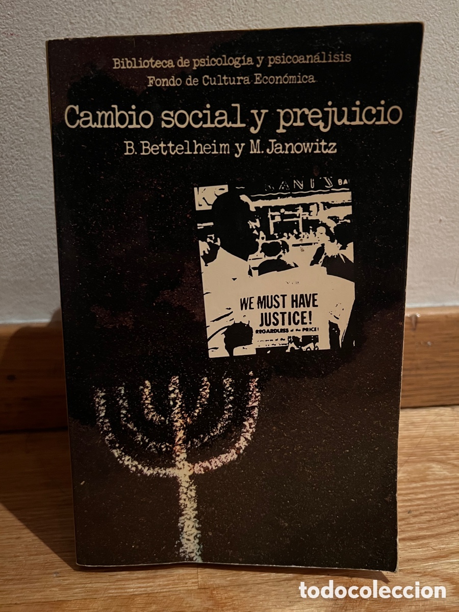 Libros de segunda mano: Cambio social y prejuicio B. Bettelheim y M. Janowitz - Foto 1
