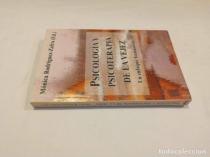 Libri di seconda mano: 2009 - M&Oacute;NICA RODR&Iacute;GUEZ-ZAFRA (ED.). Psicolog&iacute;a y psicoterapia de la vejez. Un enfoque humanista