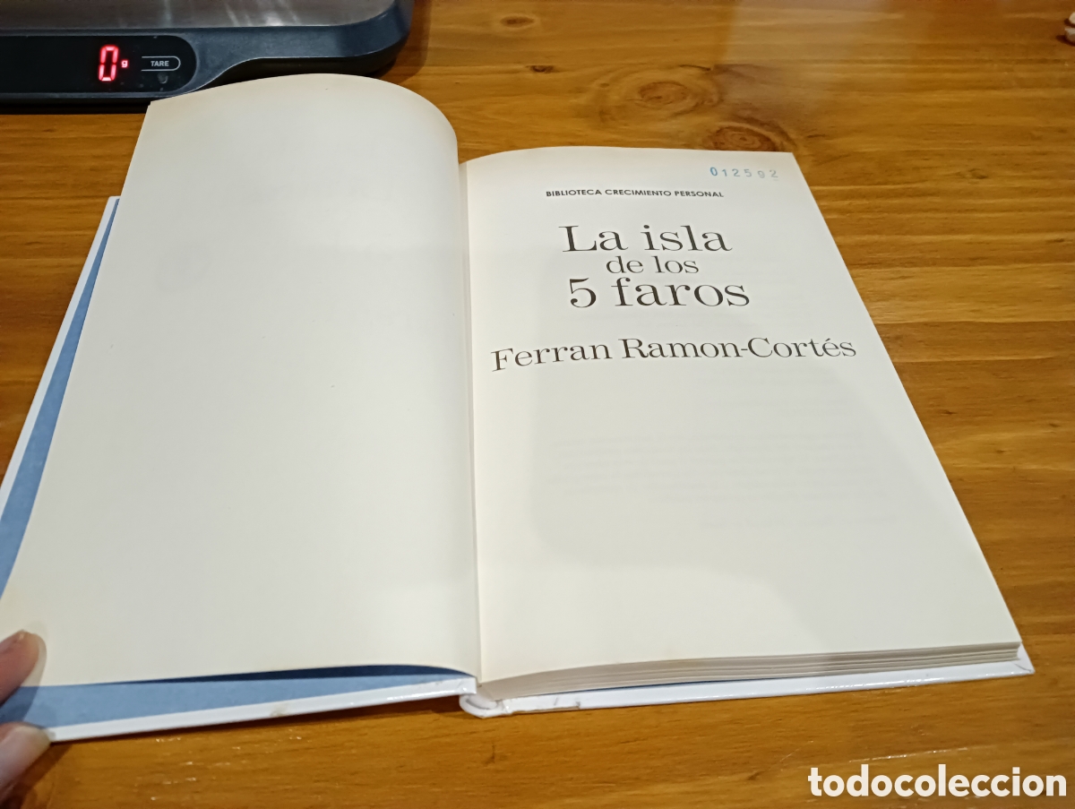 Libros de segunda mano: La isla de los 5 faros. - Foto 2