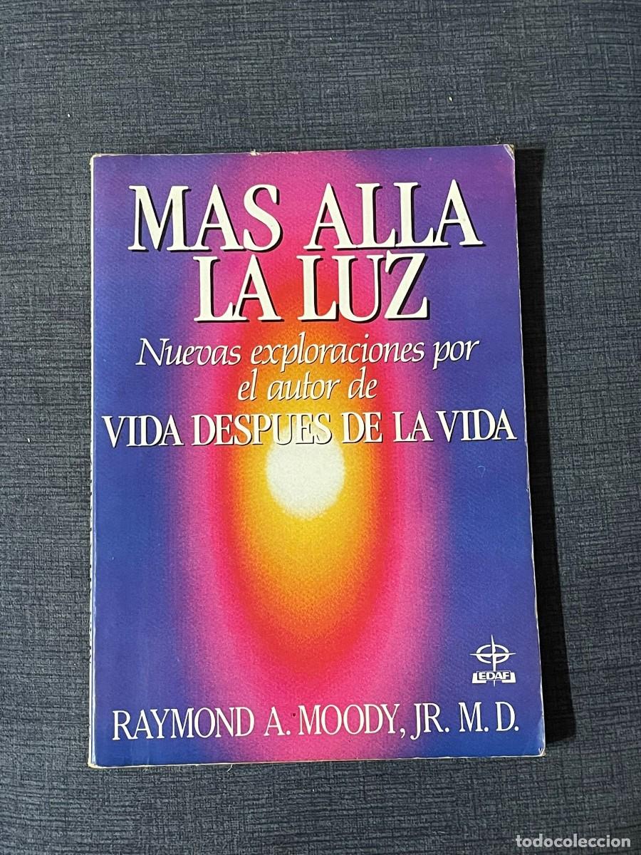 Libros de segunda mano: LIBRO MAS ALLA LA LUZ - RAYMOND A. MOOPY, JR M.D - Foto 1