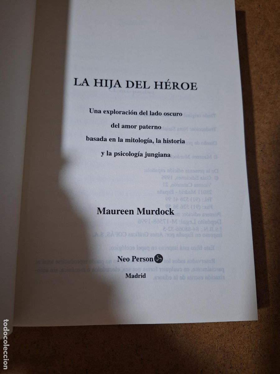 Libros de segunda mano: La huella del h&eacute;roe - Maureen Murdock - Foto 3